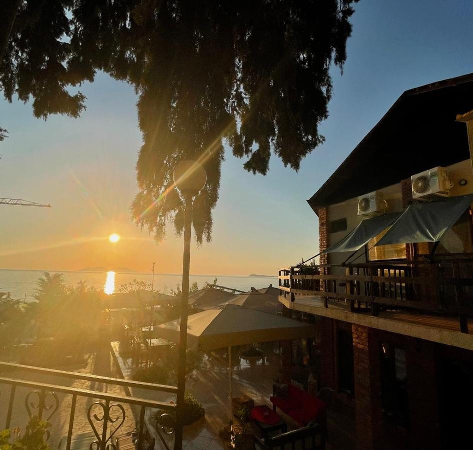 Tekada Hotel & Restaurant Vlorë 외부 사진